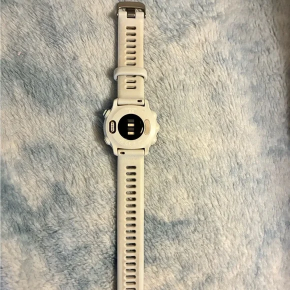 garmin White and Black GPS Running Smartwatch with Silicone Band w charging cord - Picture 2 of 5